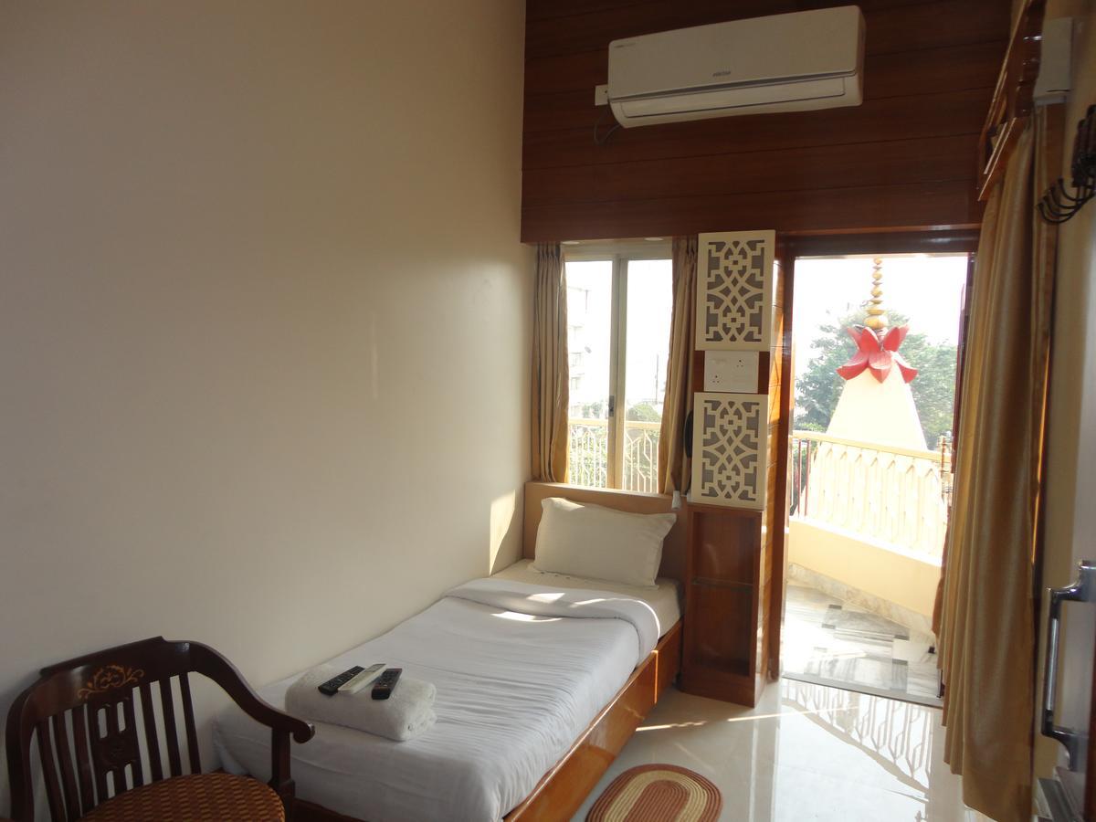 Hotel Temple On Ganges 3*